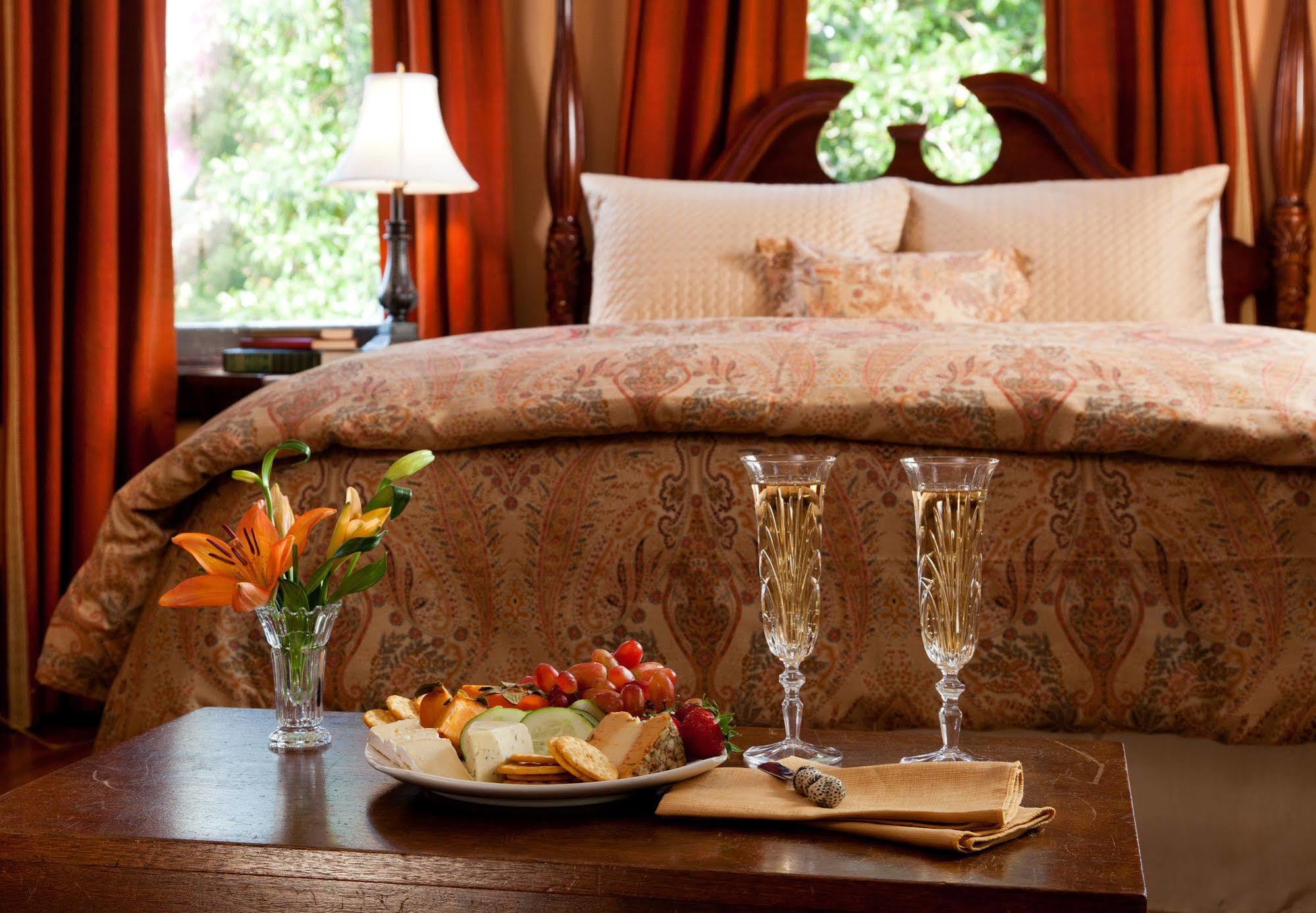 Azalea Inn And Villas Саванна Экстерьер фото